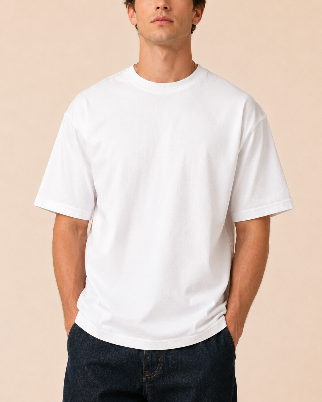 T-shirt Not Legal blanc porté de face